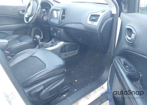 2019 Jeep Compass Latitude 4X4 из США, поврежденный, VIN 3C4NJDBB4KT714079